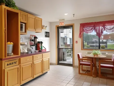 Super 8 by Wyndham Appomattox VA Отели в г. Appomattox County