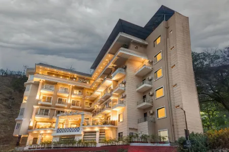 Stone Wood Hotel, Rishikesh Отели рядом с достопримечательностью «Glamping Dome By Navira home's»