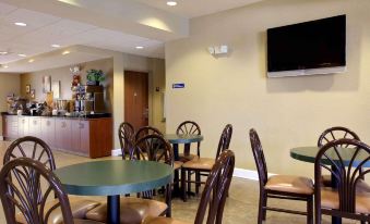 Microtel Inn & Suites by Wyndham Zephyrhills