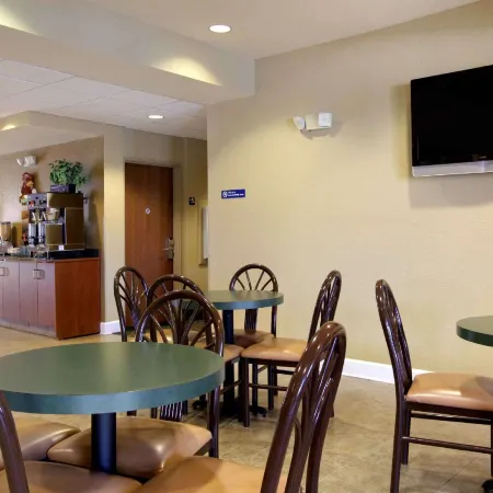 Microtel Inn & Suites by Wyndham Zephyrhills