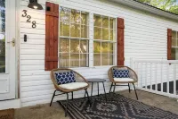 Charming 3 bedroom home minutes from NRG featuring a fire pit/outdoor games