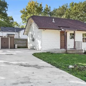 KC Tiny Home Hotels near Red Bridge United Methodist