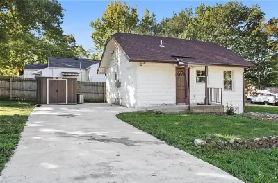 KC Tiny Home Hotels near Minor Park Golf Course
