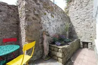 The Old Cottage - Central Location Near the Beach