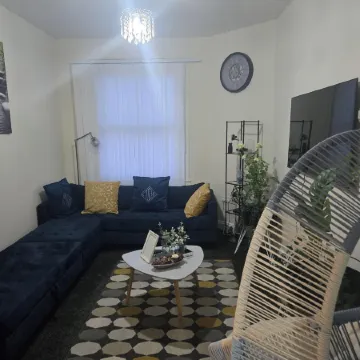 2 Bed - Sleeps 6 - Private Balcony - City Centre