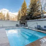 Platinum Rated Luxury Condo in Vail Village with AC and Ski Locker Next to Lift