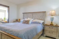 2BR Beach Retreat w/Amazing Views/Pools & Hottubs!