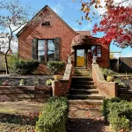 Charming 2-bedroom house in Kokomo w/ WiFi, AC, Hot tub