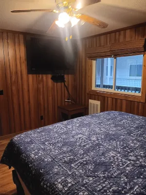 Cozy 2 bedroom condo walking distance to slopes hot tub,pool,gameroom,gym.