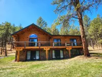 Peaceful Cabin Getaway near Wind Cave and Custer National Park