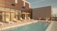 سكوت ليفنتجب بي ياما اه بليتس ماكر أتلانتا، أبارتمنتس باي هيلتون - مسبح على السطح