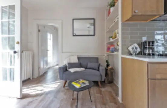 Colorful Modern Hideaway In Downtown Woodstock - AC & WiFi