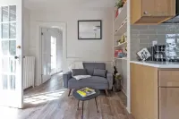 Colorful Modern Hideaway In Downtown Woodstock - AC & WiFi