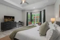 Spacious 4-bedroom house near DFW, Hot Tub, Game Room, Backyard Playset