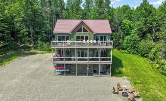 Rustic 3-Story Pittsburg Cabin w/ Lake & Mtn Views