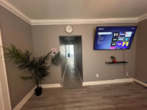 4-bedroom apartment near Airport Hotels in Hillside