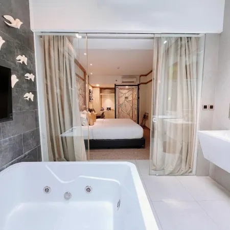 Verse Luxe Hotel Wahid Hasyim