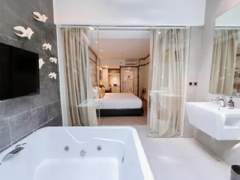 Verse Luxe Hotel Wahid Hasyim Hotels in Jakarta
