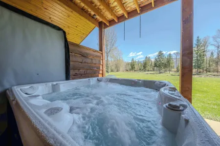 Flathead River Retreat For 15!