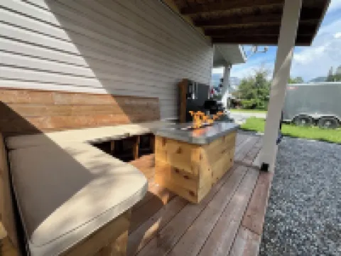 Bright Two Bedroom Suite with Private Entrance and Deck Near Downtown Golden