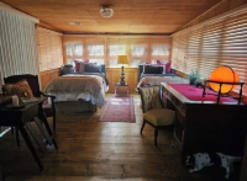 Charming Unique Cabin:The Little House in the Inlet!