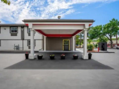 Super 8 by Wyndham Lewiston Auburn Area Hotels in Androscoggin County