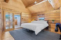 Stunning cabin on 4 acres of land near Breck, mountain views and on-site creek