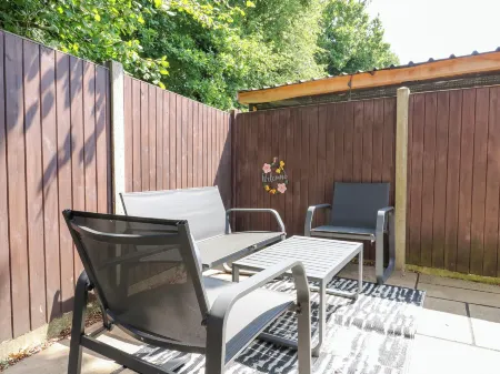 Hub House Отели рядом с достопримечательностью «Pett Level Beach»