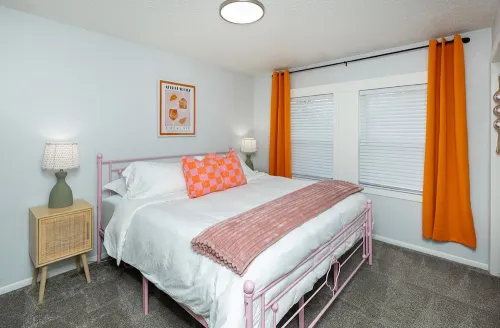 Little Italy in Dsm: 2 Bed 1 Bath Upgraded Townhome w/King Bed & Reading Nook