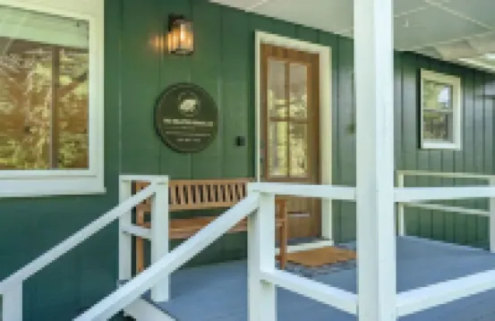 Creekside bungalow with a hot tub, walking distance to downtown Nashville