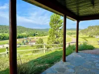 Comfy Home with an Unrivaled View. Only 20 Min from Mt. Rushmore!