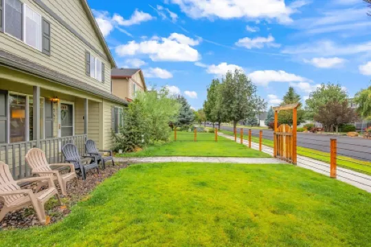 Walk to Downtown Sisters - Dog Friendly - Updated!