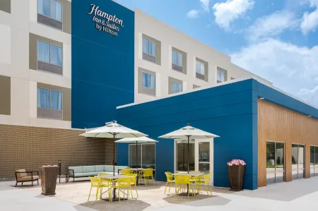 Hampton Inn & Suites by Hilton Alpena Отели в г. Алпена Тауншип