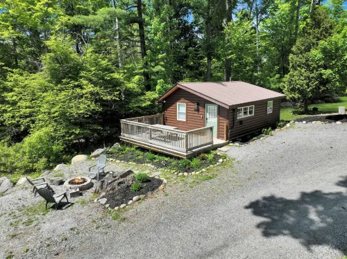 Close to Town - Pet Friendly Cabin with Fire Pit