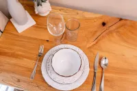 Charming Retreat and Historic Elegance - Cozy Urban Oasis