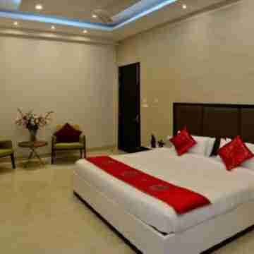 Meera Suites @ DLF 2 - Lux Suite 2 Rooms