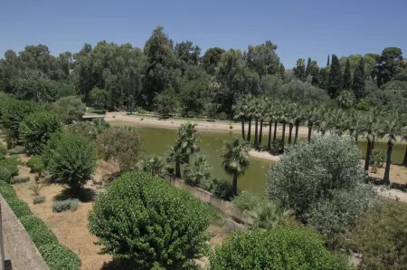 Between the garden Jnan Sbil and the Medina in the heart of Fes