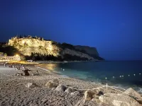 Villa with private garden and pool, parking, 5 min from beach and center