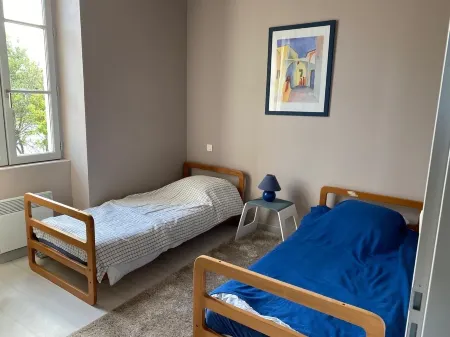 Peaceful family home with sea view, in the heart of the village, on the ramparts Отели в г. Ле-Шато-д'Олерон