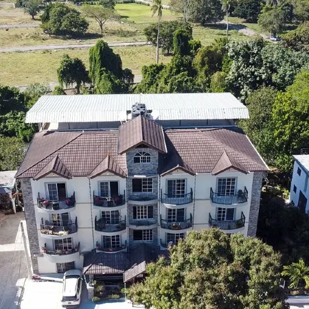 Come to enjoy this fully renovaded 3-bedroom apartment full of amenities.