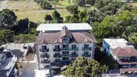 Come to enjoy this fully renovaded 3-bedroom apartment full of amenities. Hotels in 