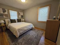 Comfy 2-Bedroom Apartment Near Downtown