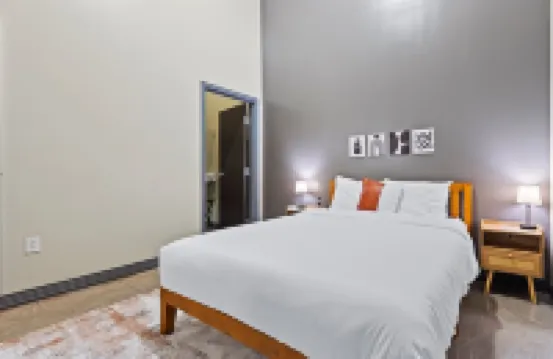 Heart of Downtown Dallas: 2BR/2BR