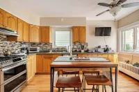 Gem by the water - Charming 2-bedroom house in fabulous Stamford with AC, WiFi
