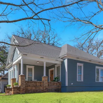 "KOZY KOTTAGE" Near Downtown! 2025 Remodel, Sleeps 8 Comfortably, Games & More!