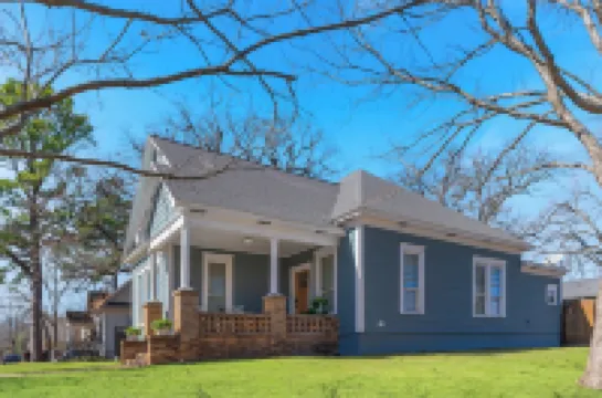 "KOZY KOTTAGE" Near Downtown! 2025 Remodel, Sleeps 8 Comfortably, Games & More!