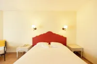 Golden Tulip Avignon le Paradou Hotels near Avignon Provence Airport