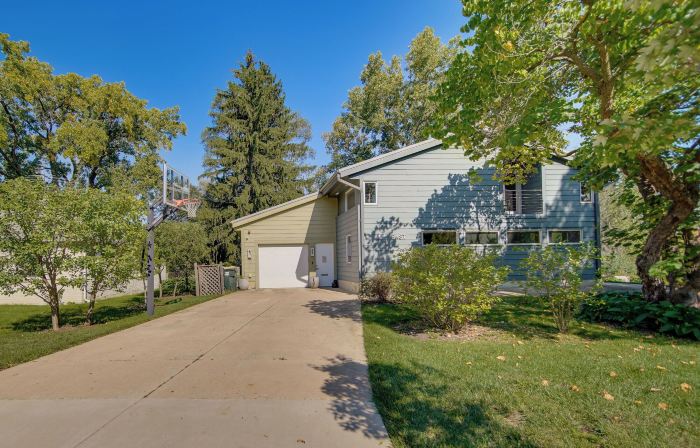 Riverfront Libertyville Retreat w/ Outdoor Kitchen