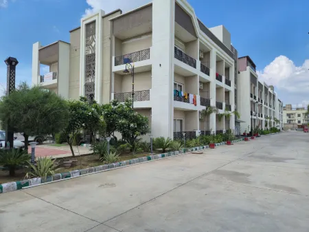 OnlyStay Chaar Dham Отели в г. Исапер Хадар