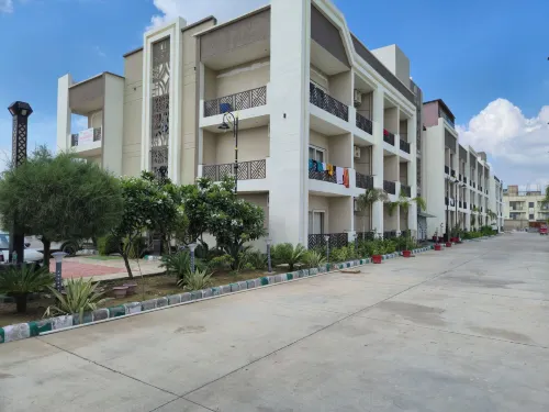 온리스테이 차르 담 이사퍼 카더 호텔